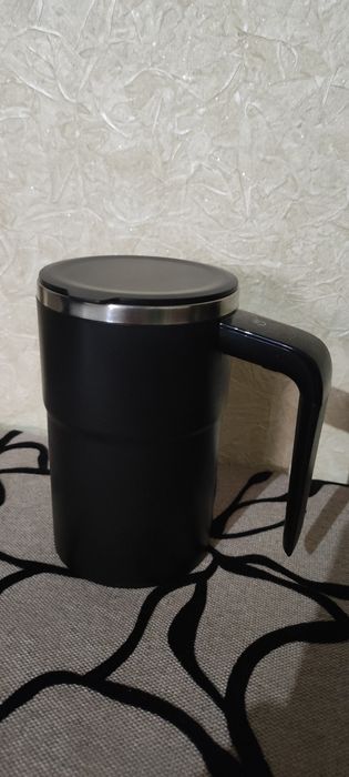 Чашка з авто-змішуванням