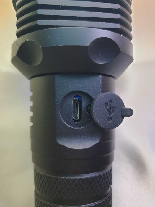 Lanterna Super Potente - carregável por USB