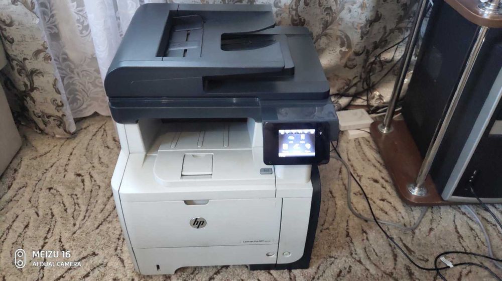 Багатофункціональний пристрій Lazer Jet Pro MFP 521 dw у відмінному стані!