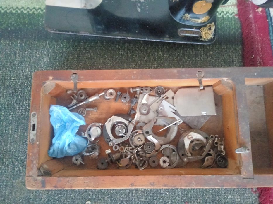 Швейна машинка та запчастини