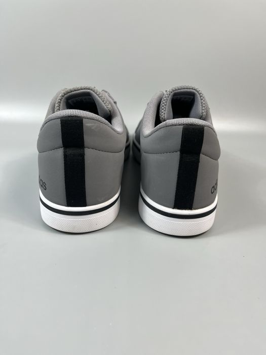 Кросівки Adidas 44 розмір (по стельке 28 см)