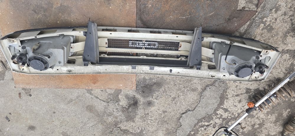 Lampa przód kierunkowskaz Pas przedni  atrapa Gril Iveco 3510