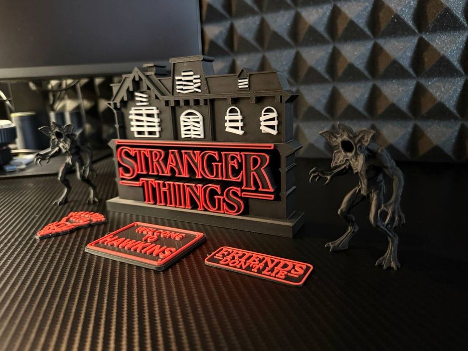 Підставка поличка для фігурок stranger things kinder