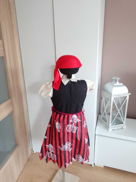 Strój karnawałowy PIRATKA PIRATKI kostium przebranie 122/128  (42)