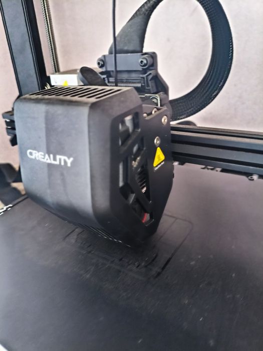 Impressora 3D Creality Ender 3 V3 SE – Como Nova (C/ Garantia até 2027)
