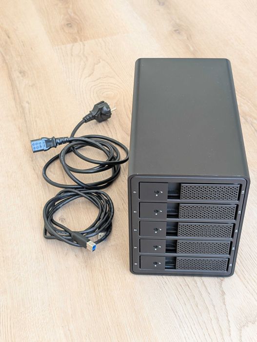 Caixa para discos (docking) USB 3.0, cinco baias - ORICO 9558U3