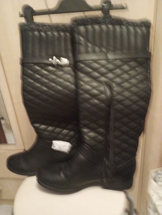 Nowe buty damskie zasuwane na zamek ocieplane
