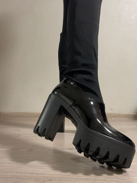 Сапожки на каблуку