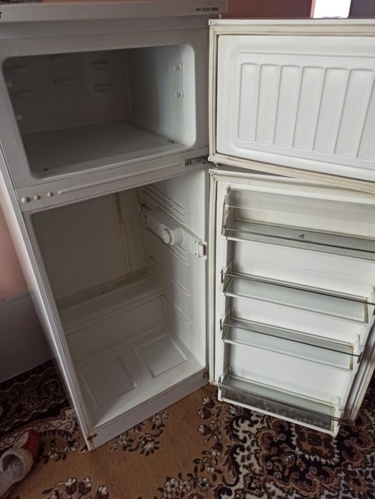 Продам двокамерний холодильник Haier