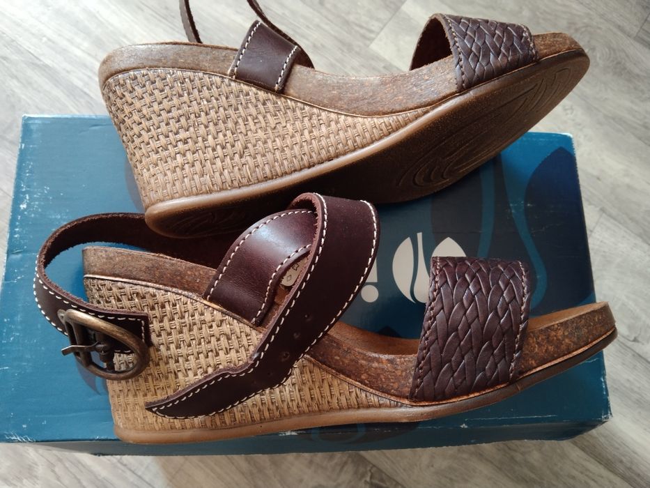 Nowe sandałki na koturnie Inblu, roz. 37