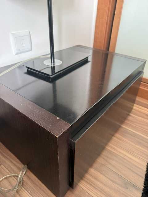 Quarto em preto/wengue (Cama, cómoda, mesas de cabeceira)