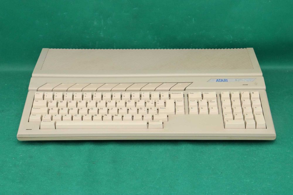 Zabytek sprzed lat komputer ATARI 1040ST