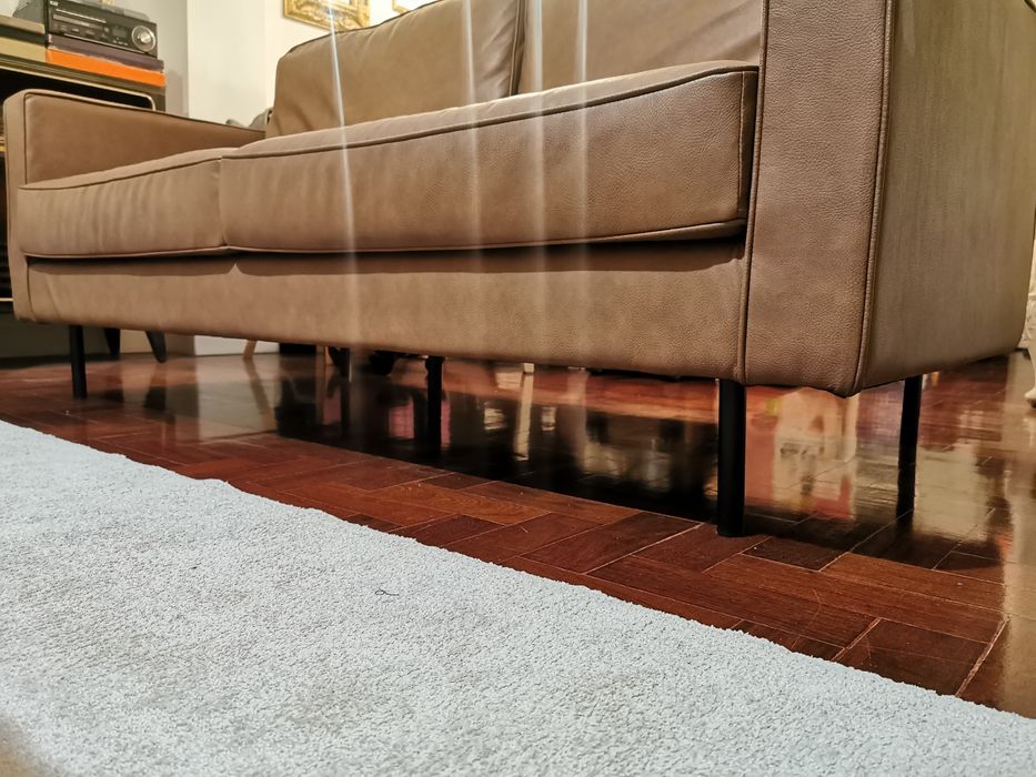 Sofá industrial em pele