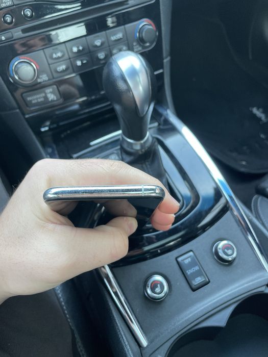 Iphone  11pro/64 gbWhite  nevelock