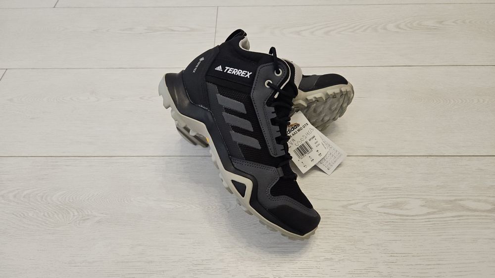 Кросівки adidas terrex ax3 mid gore-tex  37,5-38рр нові la sportiva