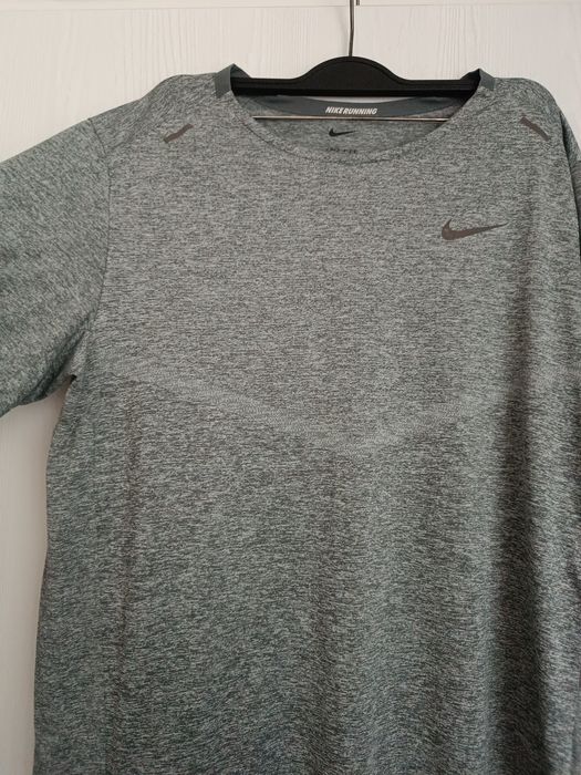 Szara sportowa koszulka Nike r M