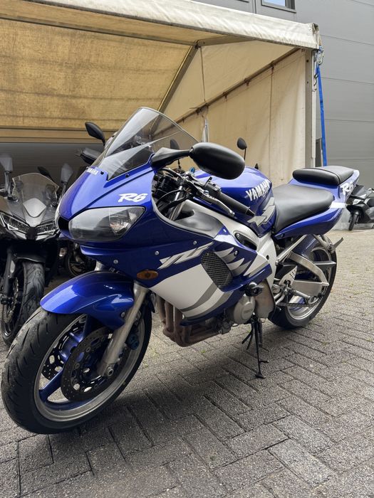 Yamaha YZF-R6 600cc 2000 | 35.000 km | Pneus novos | Precisa reparação
