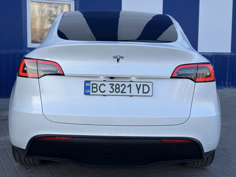 Tesla Model Y 2024 року