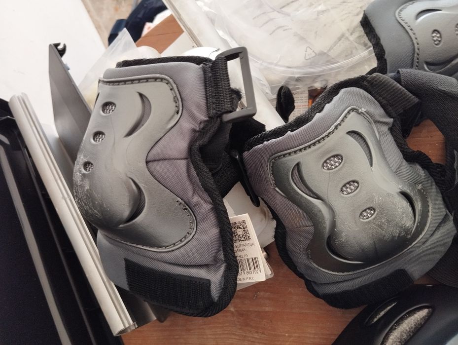 capacete+ joelheiras + caneleiras