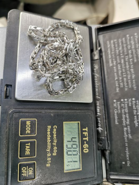 Цепочка из белого золота.