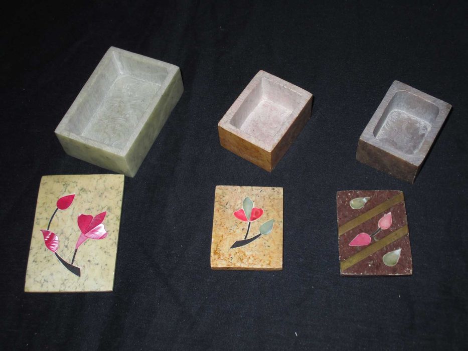 Caixas de mármore com incrustações florais Índia