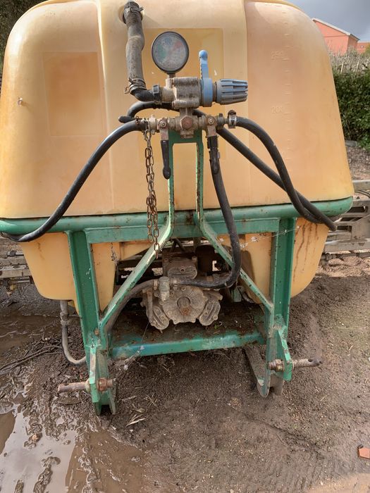 Atemizador de pulverização com varas