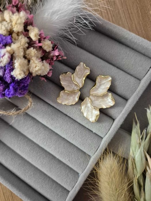 kolczyki damskie złote  eleganckie asymetryczne perłowe