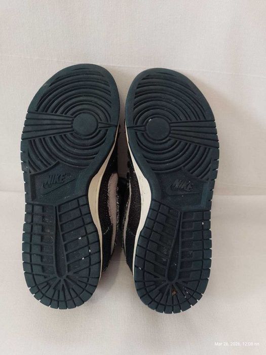 Чудові легкі кросівки Nike 38р.