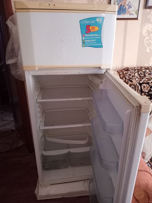 Продається двухкамерний холодильник за смішну ціну