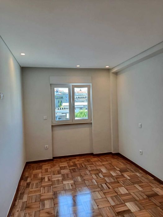 Apartamento T1+1 renovado em zona central (Rua 25 de Abril)