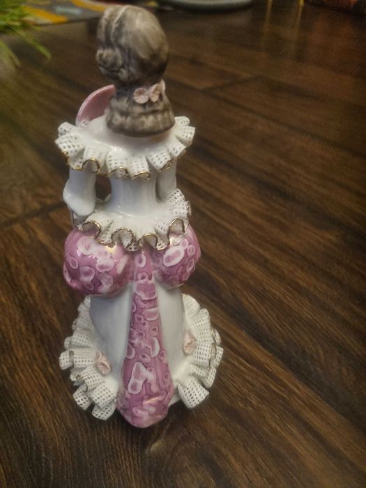 Kolekcja porcelanowych figurek