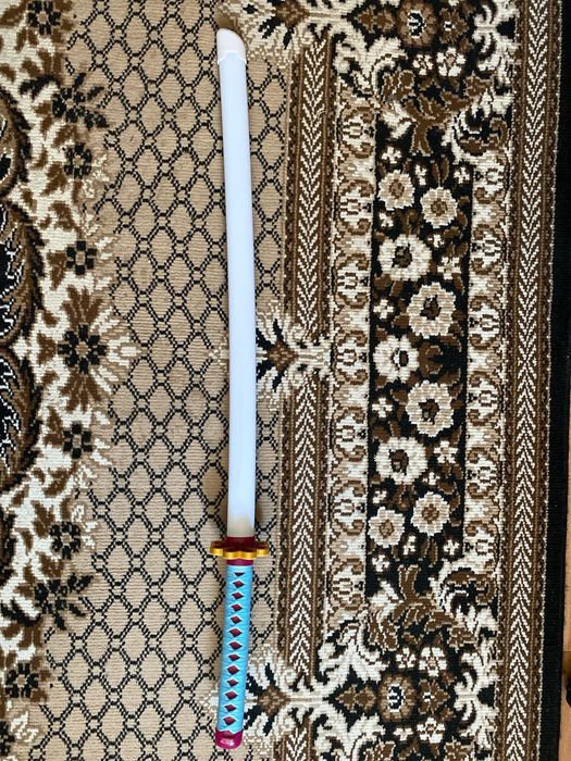 Дерев’яна катана Міцурі з Demon Slayer