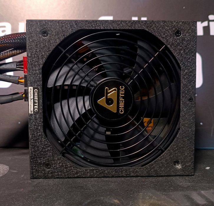 Блок живлення топовий CHIEFTEC 650C/700/750 80 PLUS Gold ідеал