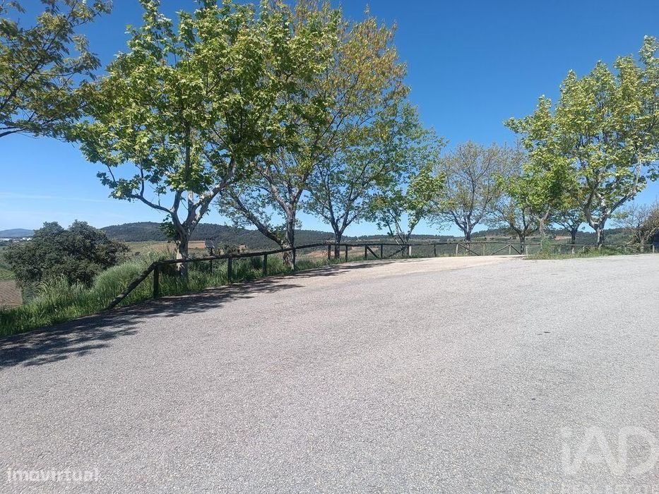 Terreno em Freixo de Espada à Cinta e Mazouco de 49572,00 m2