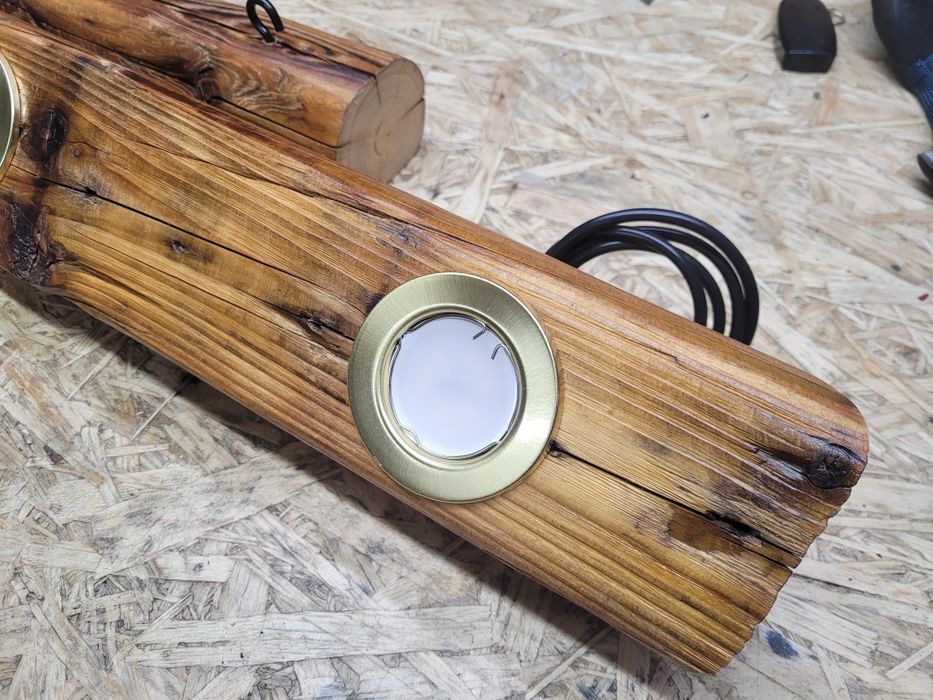 Lampa z belki drewnianej Loft
