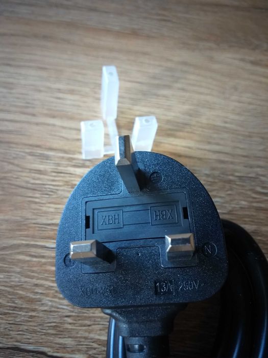 Przewód kabel zasilający z angielską wtyczką - nowy