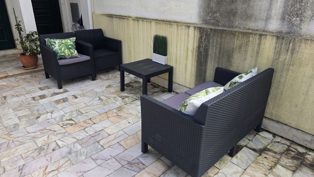 Conjunto Jardim Cadeiras e Mesa de Apoio