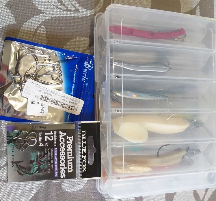 Caixa com vinis e amostras para spinning + extras