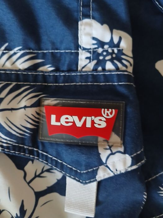 Продам шорти Levis