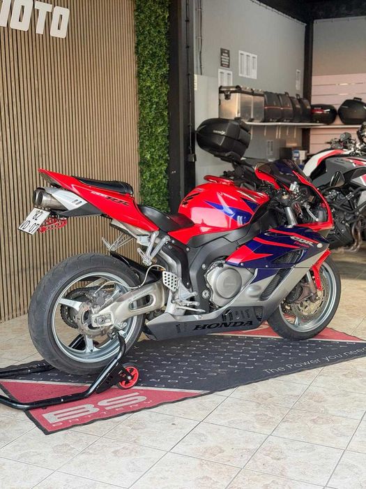 Honda CBR 1000 RR SC 57