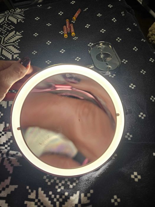 Lustro podswietlane,sciana