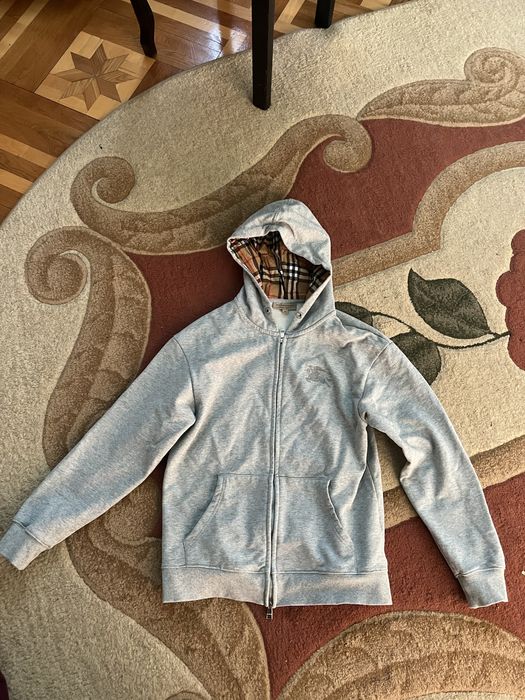 Зіпка Burberry.