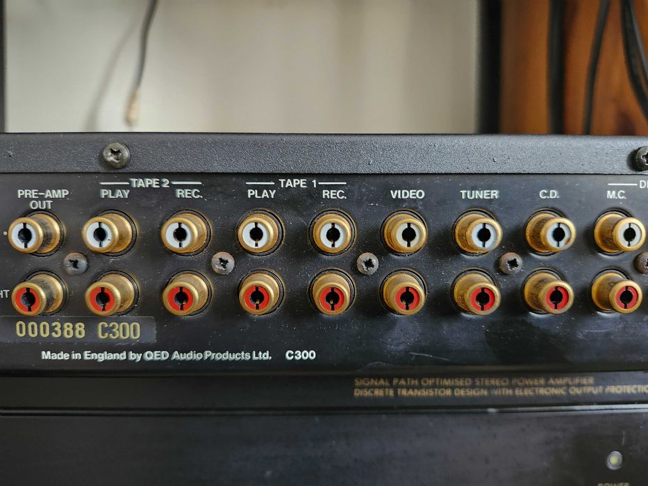 QED P300 Amplificador de Potência+QED C300 Pré-amplificador