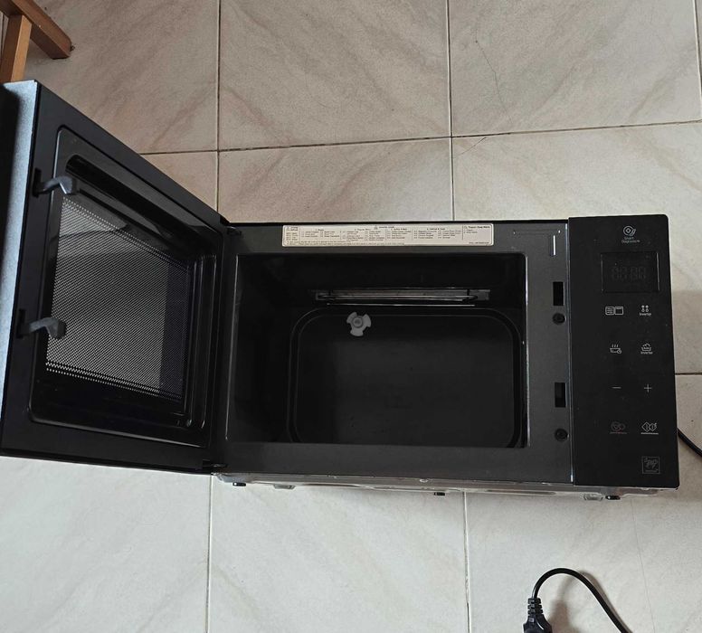 forno microondas LG avariado