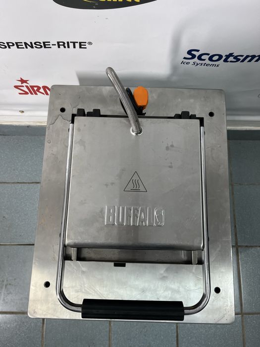 Вафельниця професійна для бельгійських вафель Buffalo GF256-02 Б/В