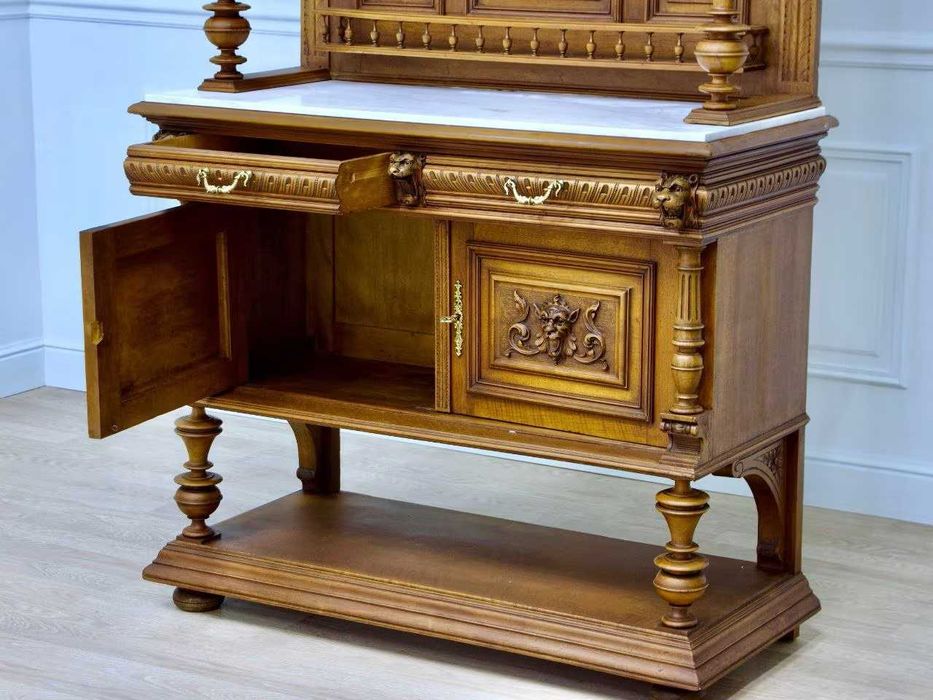 Антикварний поставець у стилі Неоренесанс