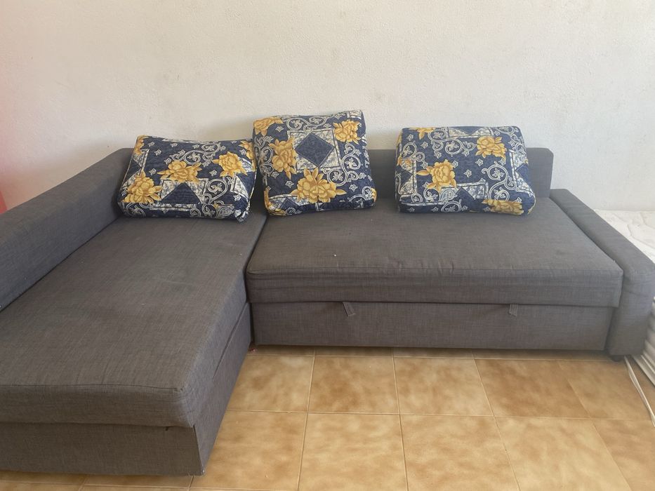 Sofá ikea com almofadas