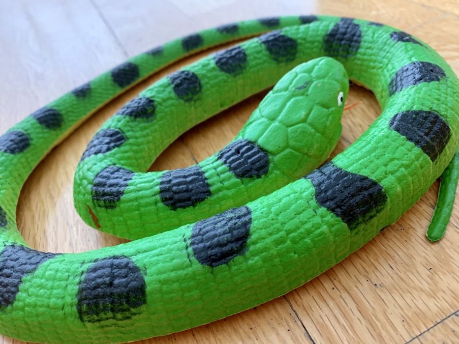 Cobra falsa (de borracha)