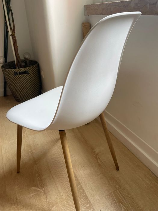 Cadeiras Brancas