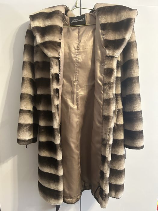 Шуба мутонова натуральна